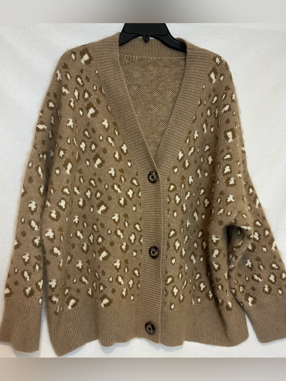 U.K.P. Camel Leopard Print V-neck Cardigan Sweater Ribbed Trim Size M/L Animal